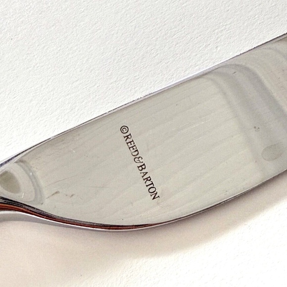 (2) Reed & Barton Hammered Stainless Steel Dinner Knives – Good/Fair Condition - Picture 3 of 6